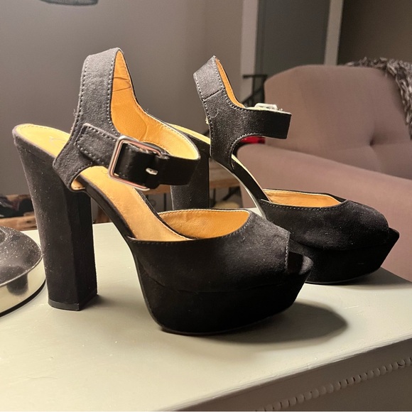 Candie's Shoes - Black Suede Platform Heel Sandals - Women's Candie’s size 7 NWOT buckle straps